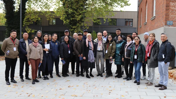 Die Delegation aus der Mongolei auf dem Nachhaltigkeits-Campus Neuburg (Foto: THI).