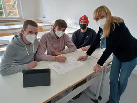 Students and professor in the seminar room.