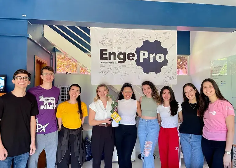 Photo by Camila Heller (SAFIR) and Maria Mair (Centre of Entrepreneurship) with students from EngePro